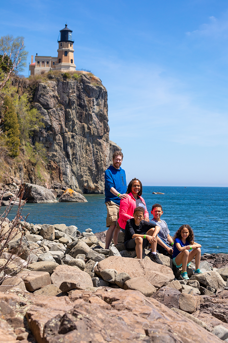 Image of family with the Split Rock Lighthouse in the background.
