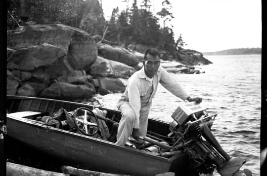 Fujita_motor_boat_on_Rainy_Lake-1