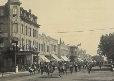 ca.1890-Parade of Civil War veterans down dirt road of Litchfields main business street