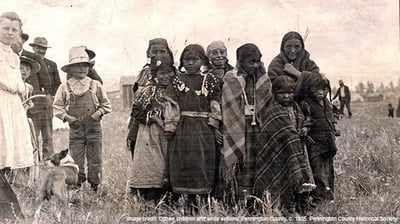 Ojibwe children and white settlers childern c. 1905