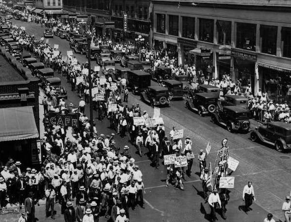 Unemployed workers march to Minneapolis City Hall