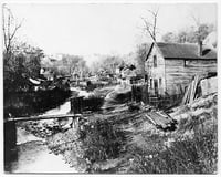 Black and white photograph of Swede Hollow looking north, c.1910.Black and white photograph of Swede Hollow looking north, c.1910.