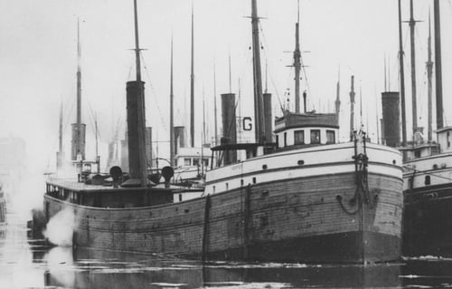 Black and white photograph of the the Hesper at Manitowoc, c.1900