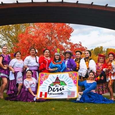 Mi Peru-MN members holding a banner