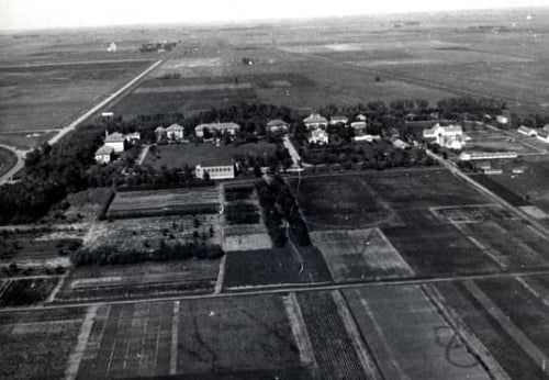 Black and white aerial view of the Northwest Experiment Station and Northwest School of Agriculture grounds and buildings, 1939.