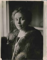 Anna Dickie Olesen, ca. 1920