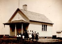 Black and white photograph of students in front of District 112 school in Mason Township, Murray County, 1913.