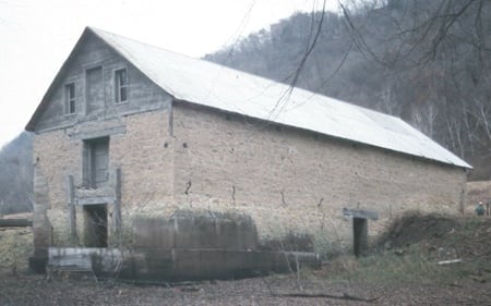 Color image of the Jefferson Grain Warehouse, Houston County, c.1994.
