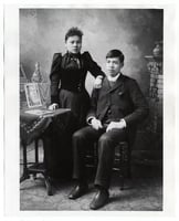 Liang May Seen and Woo Yee Sing while on their honeymoon at the Columbia Exposition in Chicago, Illinois.