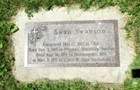 Color image of the Swedish-language headstone of Swan Swanson in Pioneers and Soldiers Memorial Cemetery Cemetery in Minneapolis, 2016. Photographed by Paul Nelson.