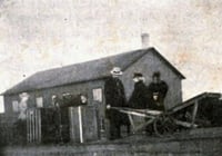 Black and white photograph of Mark Twain on railroad in Crookston, 1895.