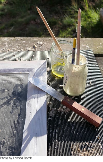 Window renovation using Linseed oil-photo by Larissa Borck