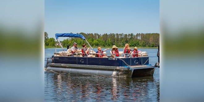 Mississippi River Pontoon Tour .