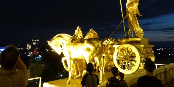 Quadriga Starlight Tours .