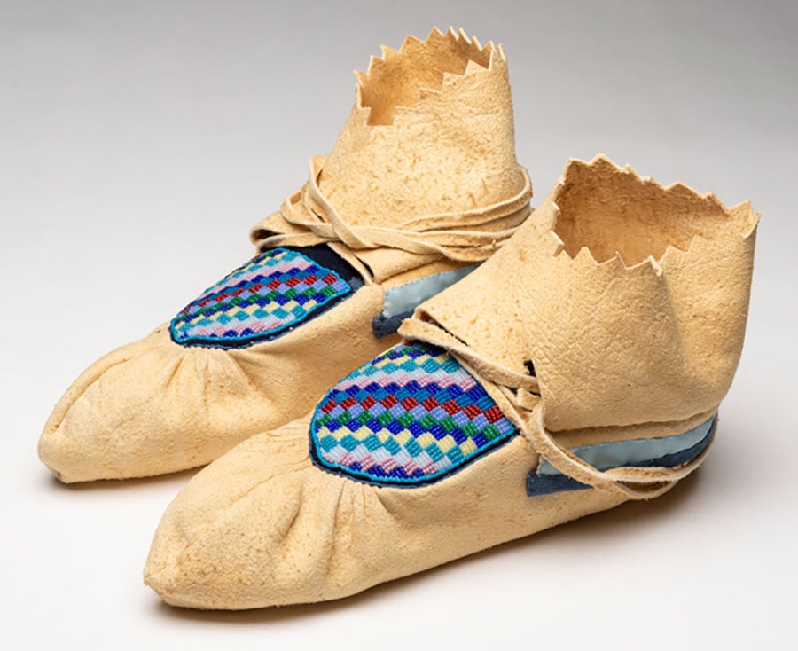 Pucker toe moccasins