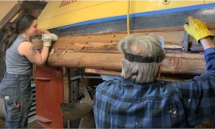 photo-showing-the-repair-of-the-steamboat-streetcar-minnehaha-2