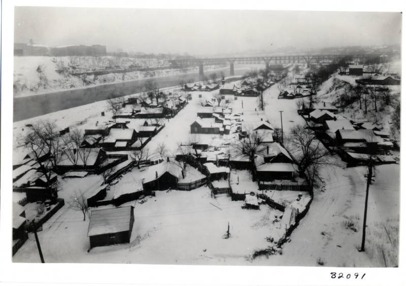 Bohemian Flats, 1942