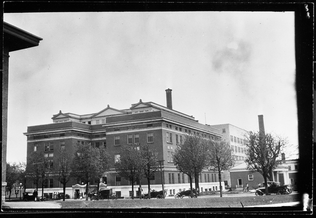 Black and white photograph of Mayo Clinic, Rochester, 1915.