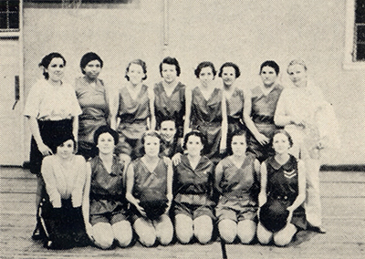 Women in athletic clothes kneel and stand in two rows of seven or eight each. 