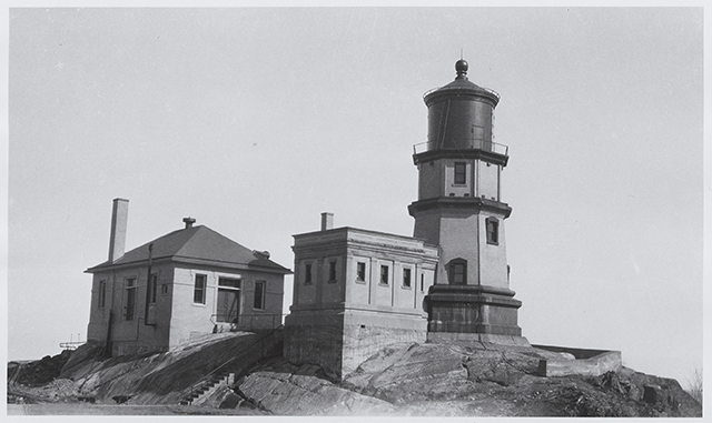 Black and white photograph of Split Rock Station c.1930.