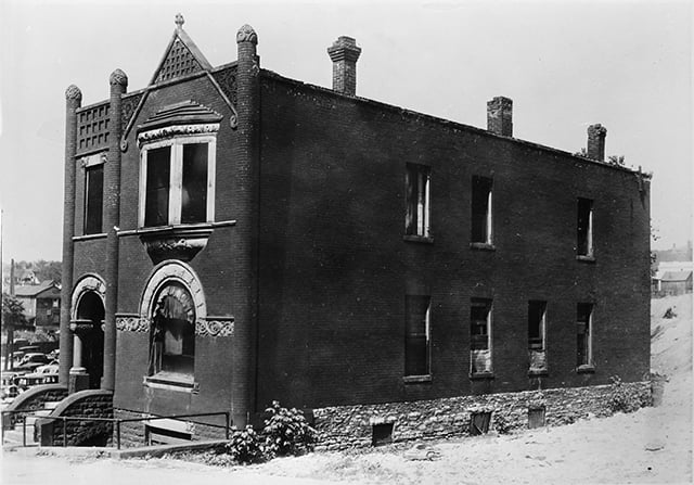 Black-and-white photograph of Nina Clifford’s brothel at 147 S. Washington Street, St. Paul, 1937.