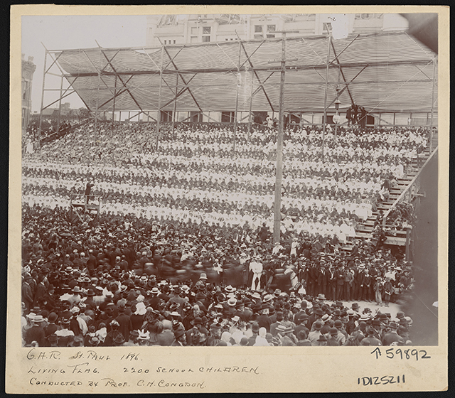2200 school children form a living flag at Grand Army of the Republic meeting, St. Paul