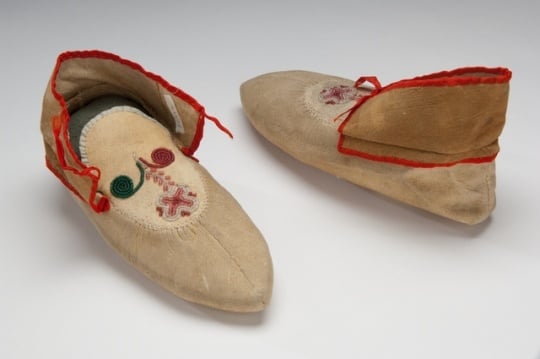 Color image of Dakota beaded and ribbonwork moccasins, made by Sarah Good Thunder (Dakota), 1904. Inscribed: “Made by Mrs. Good Thunder for Mrs. Whipple 1904.