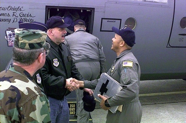 640px-Jesse_Ventura_gives_his_Governor Jesse Ventura with Tech. Sgt. Byron Todd