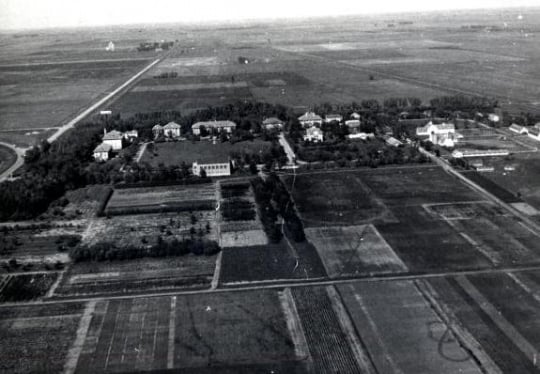 Black and white aerial view of the Northwest Experiment Station and Northwest School of Agriculture grounds and buildings, 1939.