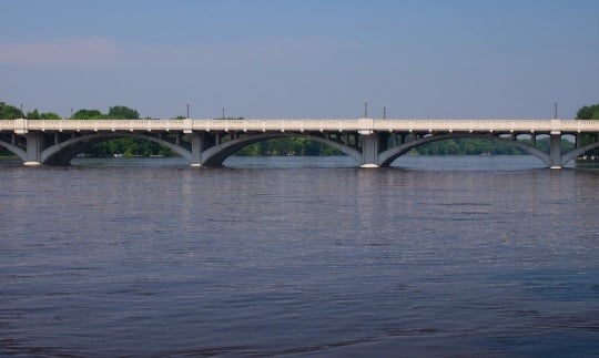Color image of the Anoka–Champlin Mississippi River Bridge carrying U.S. Route 169, 2013. Photographed by Wikimedia Commons user McGhiever.