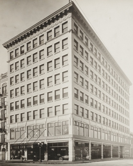 Black and white photograph of Motor Corps headquarters at Colonel Winfield Stephens Buick dealership in Minneapolis, c.1918.