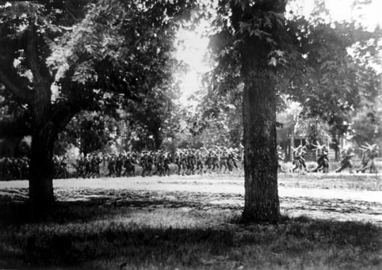 Black and white photograph of candidates marching in formation at the Officers’ Training Camp, Fort Snelling, 1917.