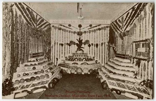 Black and white photograph of Kittison County horticulture exhibit, 1916.