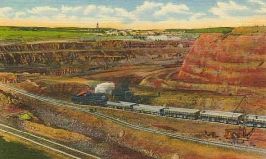 Colorized postcard of the Missabe Mountain open pit mine in Franklin, c.1915.