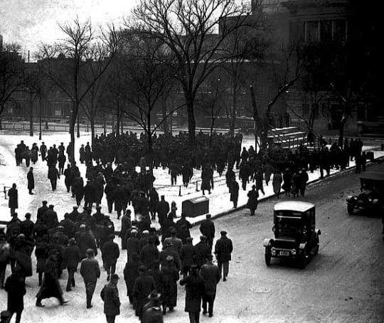 Black and white photograph of Street Railway union supporters gathering in Rice Park in St. Paul on December 2, 1917 for a meeting.