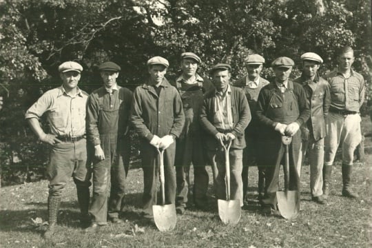 Barberry eradication crew, ca. 1930s.The Barberry Eradication Program took advantage of government work relief programs during the era of the Great Depression.