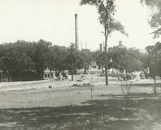 Black and white photograph of the wading pool being built in Central Park, 1929.