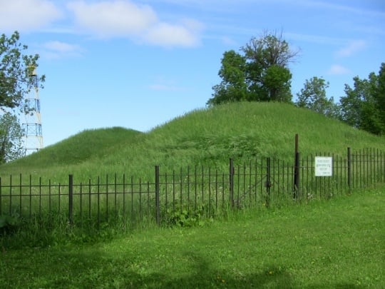 Color image of Indian Mounds Park, 2016. Photograph by Paul Nelson.