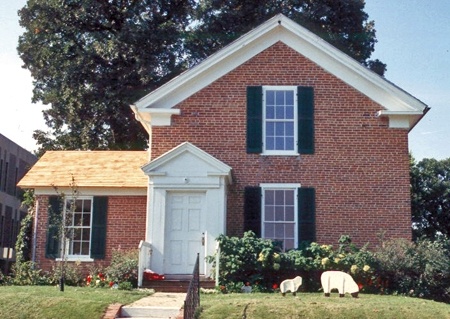 Color image of the Chubb House, 1995.