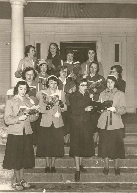 St.-Josephs-carolers-1940s-1