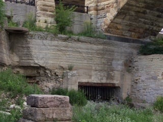 Color image of a limestone seam under Stone Arch Bridge, 2016. Photograph by Paul Nelson.