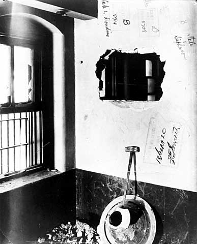 Police Station after damage by lynching mob, Duluth.