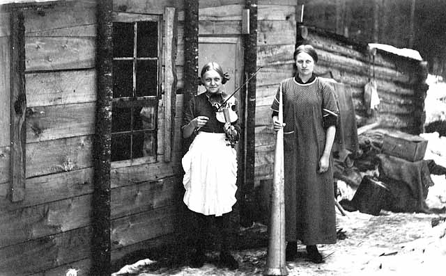 women-lumber-camp