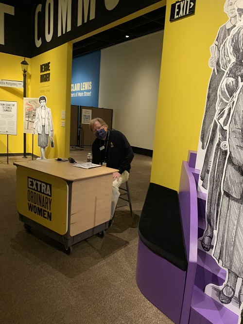 Jerry sitting at a gallery cart.