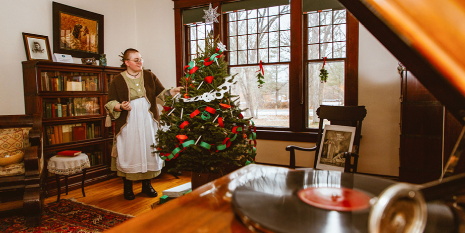 A Holiday Flight Lindbergh House