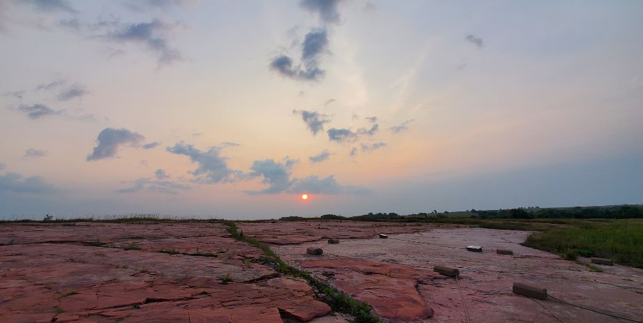 sun over jeffers petroglyphy