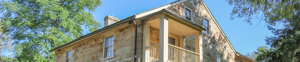 Exterior view of the top floor of one of the buildings of the Sibley Historic Site.