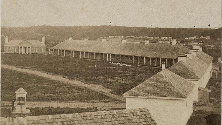 Old photo of Fort Snelling.