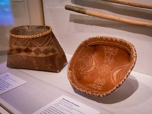 Nooshkaachinaagan (winnowing tray).